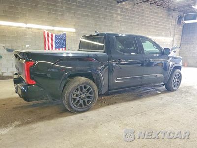 Trzecie zdjęcie samochodu z tyłu: 2026 TOYOTA TUNDRA PLATINUM VIN:5TFNA5DB1TX350454 - miniatura