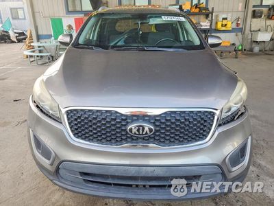 Piąte zdjęcie samochodu w środku: 2016 KIA SORENTO LX VIN:5XYPG4A32GG010222 - miniatura