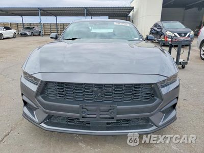 Piąte zdjęcie samochodu w środku: 2026 FORD MUSTANG VIN:1FA6P8TH9T5131222 - miniatura
