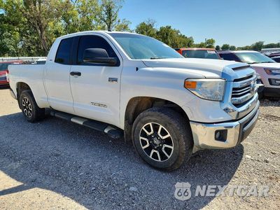 Czwarte zdjęcie samochodu z boku: 2017 TOYOTA TUNDRA SR5 VIN:5TFUW5F18HX647584 - miniatura