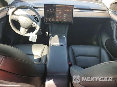 Zdjęcie 8 z 12 samochodu: 2025 TESLA MODEL Y VIN:7SAYGDEE7SA360655 - miniatura