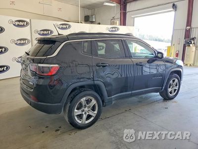Trzecie zdjęcie samochodu z tyłu: 2024 JEEP COMPASS LATITUDE VIN:3C4NJDBN1RT607852 - miniatura