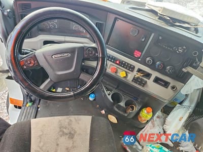 Zdjęcie 8 z 13 samochodu: 2019 FREIGHTLINER CASCADIA 126 VIN:3AKJHHDR2KSKB6124 - miniatura