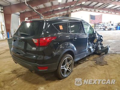 Trzecie zdjęcie samochodu z tyłu: 2019 FORD ESCAPE SEL VIN:1FMCU9HD9KUC55668 - miniatura