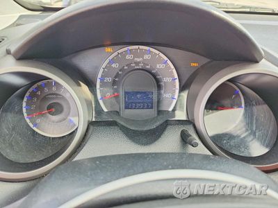 Zdjęcie 9 z 12 samochodu: 2010 HONDA FIT VIN:JHMGE8H20AS007409 - miniatura