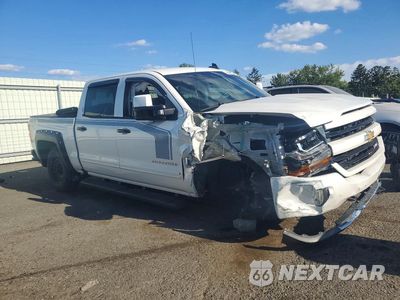 Czwarte zdjęcie samochodu z boku: 2017 CHEVROLET SILVERADO K1500 LT VIN:3GCUKREC4HG321002 - miniatura