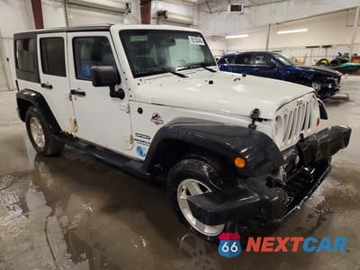 Czwarte zdjęcie samochodu z boku: 2013 JEEP WRANGLER UNLIMITED SPORT VIN:1C4BJWDG4DL542187 - miniatura