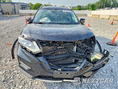 Piąte zdjęcie samochodu w środku: 2017 NISSAN ROGUE SL VIN:5N1AT2MVXHC736513 - miniatura