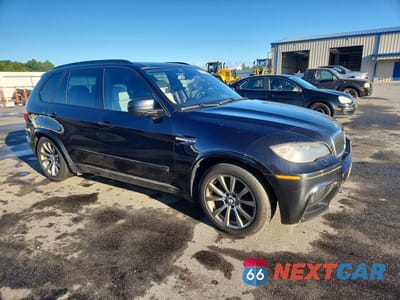 Czwarte zdjęcie samochodu z boku: 2011 BMW X5 M VIN:5YMGY0C59BLK26447 - miniatura