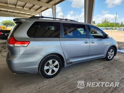 Trzecie zdjęcie samochodu z tyłu: 2011 TOYOTA SIENNA LE VIN:5TDKK3DC0BS041530 - miniatura