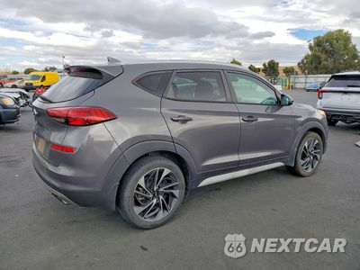 Trzecie zdjęcie samochodu z tyłu: 2020 HYUNDAI TUCSON SPORT VIN:KM8J33AL8LU197465 - miniatura