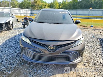 Piąte zdjęcie samochodu w środku: 2018 TOYOTA CAMRY XLE VIN:4T1B11HK0JU155350 - miniatura