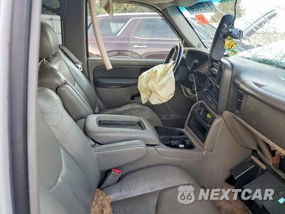 Zdjęcie 7 z 12 samochodu: 2003 CHEVROLET SUBURBAN K1500 VIN:1GNFK16Z23J196092 - miniatura