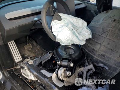 Zdjęcie 8 z 13 samochodu: 2026 TESLA MODEL Y VIN:7SAYGDEE4TF603293 - miniatura