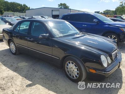 Czwarte zdjęcie samochodu z boku: 2000 MERCEDES-BENZ E 320 VIN:WDBJF65J7YB109724 - miniatura