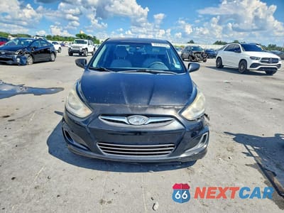 Piąte zdjęcie samochodu w środku: 2013 HYUNDAI ACCENT GLS VIN:KMHCT4AE9DU555397 - miniatura