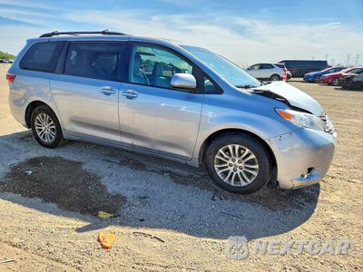 Czwarte zdjęcie samochodu z boku: 2016 TOYOTA SIENNA XLE PREMIUM 8-PASSENGER VIN:5TDYK3DCXGS743145 - miniatura