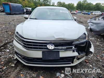 Piąte zdjęcie samochodu w środku: 2018 VOLKSWAGEN PASSAT SE VIN:1VWBA7A39JC001586 - miniatura