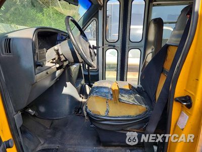 Piąte zdjęcie samochodu w środku: 1992 FORD ECONOLINE - SCHOOL BUS VIN:1FDJE37M4NHB29265 - miniatura