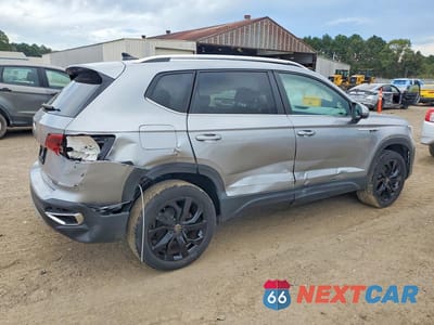 Trzecie zdjęcie samochodu z tyłu: 2022 VOLKSWAGEN TAOS SE IQ DRIVE VIN:3VVPX7B25NM018534 - miniatura