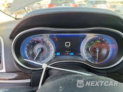 Zdjęcie 9 z 12 samochodu: 2018 CHRYSLER 300 LIMITED VIN:2C3CCAKG4JH160503 - miniatura