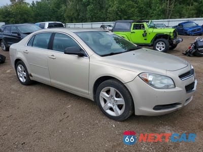 Czwarte zdjęcie samochodu z boku: 2010 CHEVROLET MALIBU LS VIN:1G1ZB5EB3AF108791 - miniatura