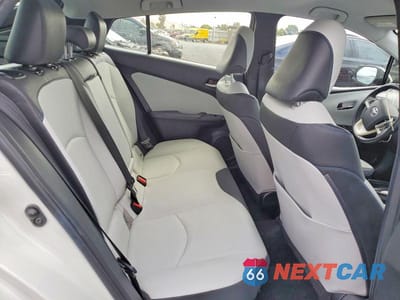 Zdjęcie 10 z 12 samochodu: 2016 TOYOTA PRIUS FOUR TOURING VIN:JTDKARFU8G3006917 - miniatura