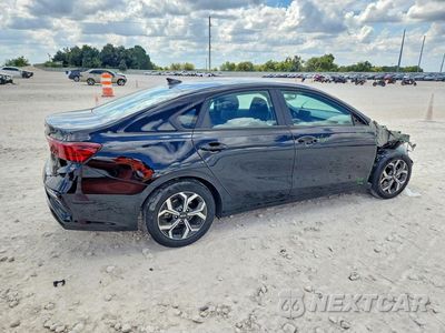 Trzecie zdjęcie samochodu z tyłu: 2021 KIA FORTE LXS VIN:3KPF24ADXME326575 - miniatura