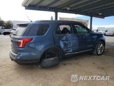 Trzecie zdjęcie samochodu z tyłu: 2019 FORD EXPLORER XLT VIN:1FM5K8D86KGA10181 - miniatura
