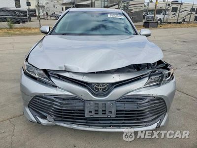 Piąte zdjęcie samochodu w środku: 2018 TOYOTA CAMRY LE VIN:4T1B11HK4JU101677 - miniatura