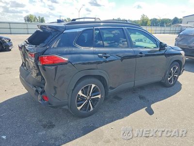 Trzecie zdjęcie samochodu z tyłu: 2025 TOYOTA COROLLA CROSS HYBRID XSE VIN:7MUFBABG0SV071130 - miniatura