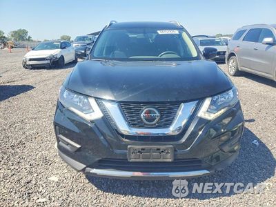 Piąte zdjęcie samochodu w środku: 2018 NISSAN ROGUE SV VIN:JN8AT2MV3JW305721 - miniatura