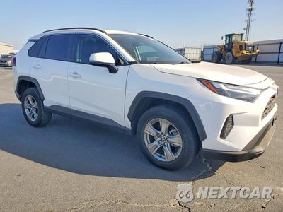 Czwarte zdjęcie samochodu z boku: 2024 TOYOTA RAV4 XLE VIN:2T3W1RFV5RW318106 - miniatura
