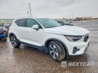 Czwarte zdjęcie samochodu z boku: 2025 VOLVO XC40 PLUS VIN:YV4L12UE5S2570897 - miniatura