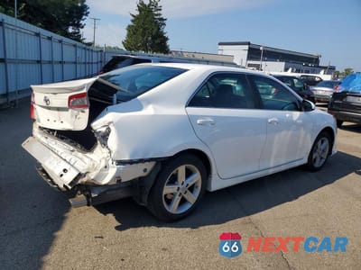 Trzecie zdjęcie samochodu z tyłu: 2014 TOYOTA CAMRY SE VIN:4T1BF1FK2EU342020 - miniatura