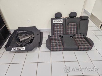 Zdjęcie 12 z 13 samochodu: 2015 VOLKSWAGEN GTI VIN:3VW4T7AU4FM034237 - miniatura