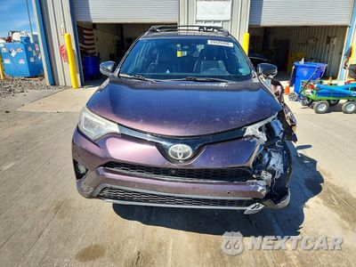 Piąte zdjęcie samochodu w środku: 2017 TOYOTA RAV4 SE VIN:2T3JFREV8HW675694 - miniatura