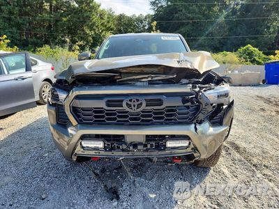 Piąte zdjęcie samochodu w środku: 2025 TOYOTA TACOMA TRD OFF-ROAD VIN:3TMLB5JN2SM176305 - miniatura