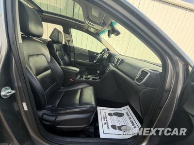 Piąte zdjęcie samochodu w środku: 2017 KIA SPORTAGE EX VIN:KNDPN3AC2H7104910 - miniatura