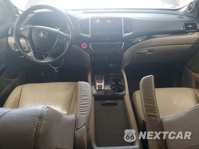 Zdjęcie 8 z 13 samochodu: 2017 HONDA PILOT TOURING VIN:5FNYF6H91HB035800 - miniatura