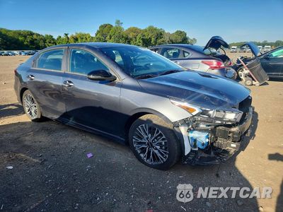 Czwarte zdjęcie samochodu z boku: 2022 KIA FORTE GT LINE VIN:3KPF54AD5NE470236 - miniatura