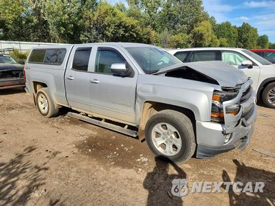 Czwarte zdjęcie samochodu z boku: 2017 CHEVROLET SILVERADO K1500 LT VIN:1GCVKREC7HZ153330 - miniatura