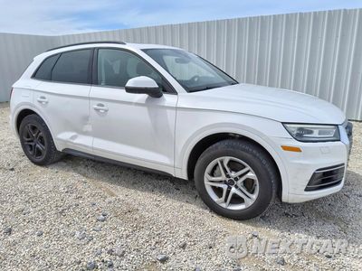 Czwarte zdjęcie samochodu z boku: 2018 AUDI Q5 PREMIUM VIN:WA1ANAFY8J2227770 - miniatura