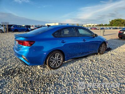 Trzecie zdjęcie samochodu z tyłu: 2022 KIA FORTE GT LINE VIN:3KPF54ADXNE490885 - miniatura