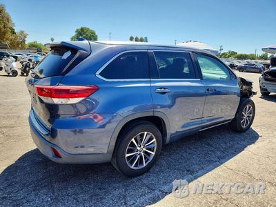 Trzecie zdjęcie samochodu z tyłu: 2017 TOYOTA HIGHLANDER XLE VIN:5TDKZRFH9HS508248 - miniatura