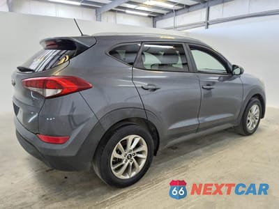 Trzecie zdjęcie samochodu z tyłu: 2016 HYUNDAI TUCSON SE VIN:KM8J33A48GU196573 - miniatura