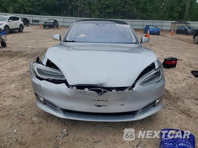 Piąte zdjęcie samochodu w środku: 2016 TESLA MODEL S VIN:5YJSA1E2XGF159769 - miniatura