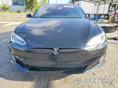 Piąte zdjęcie samochodu w środku: 2016 TESLA MODEL S VIN:5YJSA1E17GF170610 - miniatura