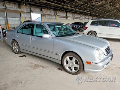 Czwarte zdjęcie samochodu z boku: 2001 MERCEDES-BENZ E 430 VIN:WDBJF70J61B323557 - miniatura