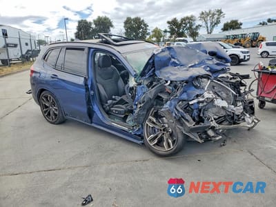 Czwarte zdjęcie samochodu z boku: 2018 BMW X3 XDRIVEM40I VIN:5UXTS3C57J0Y95566 - miniatura